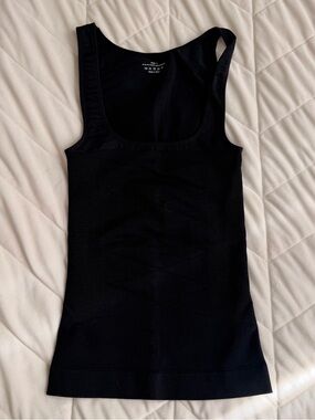 Black body shape tank top